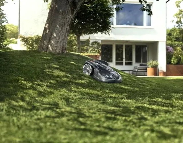 HUSQVARNA AM320 II NERA ROBOTKLI. M/EPOS 